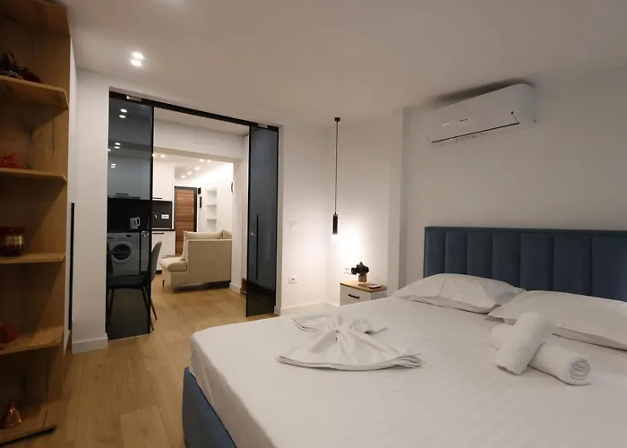 Come&recome * Tirana